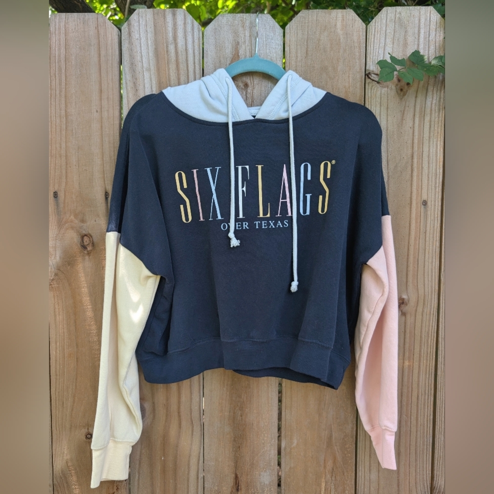 Six Flags Over Texas Navy Pastel Colorblock Cropped Hoodie Sweatshirt